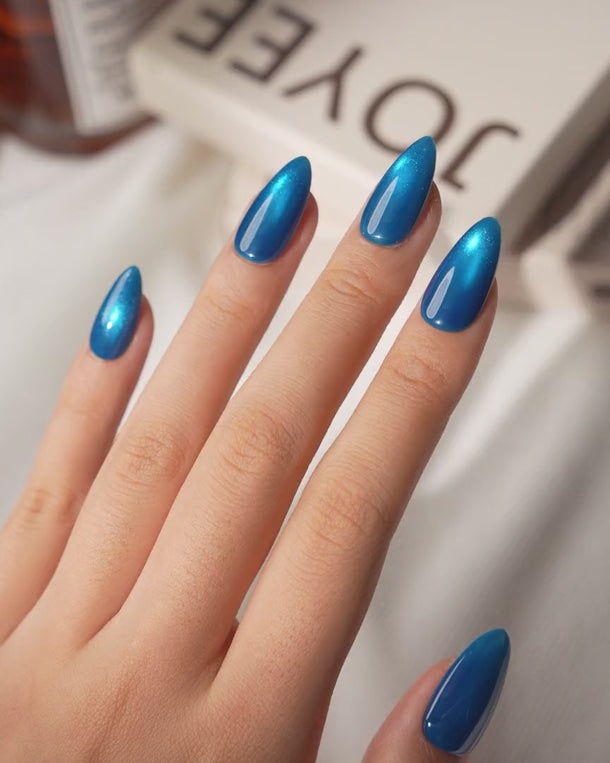 Jewel Cat Eye Cobalt (CE187) magnetic velvet handmade press-on nails - product video