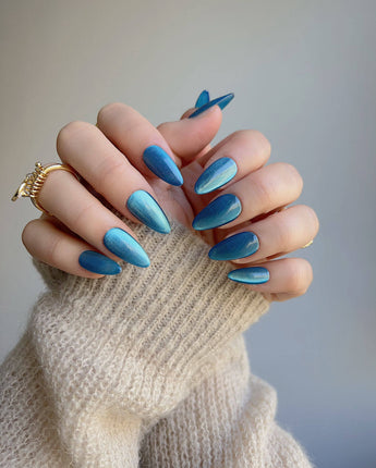 Blue Sky Cat-eye nail art close-up showing Peacock Blue cat eye  details