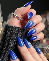 Royal Blue nail art close-up showing Deep Starry Blue, Cat Eye Glossy Effect. details