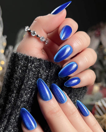 Royal Blue nail art close-up showing Deep Starry Blue, Cat Eye Glossy Effect. details