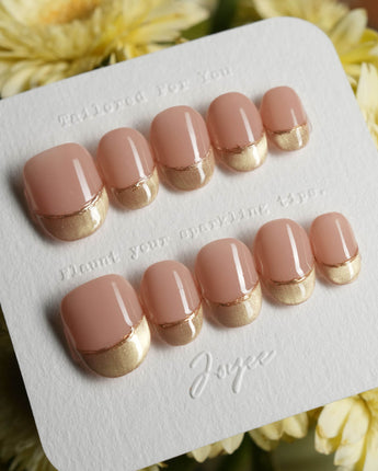 Silk Glow in extra short oval shape with light gold cat-eye shimmer and gold wire