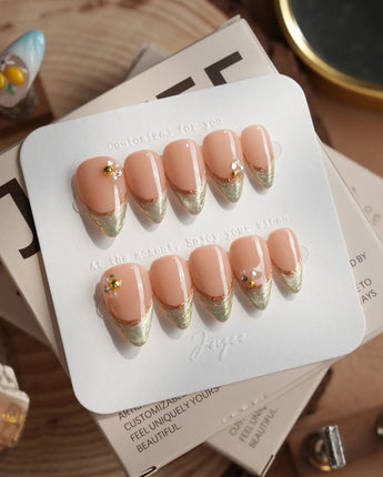 Silk Green - New nails in short stiletto — nude pink base sage