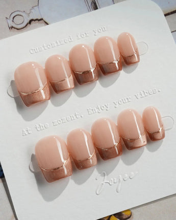 Silk Mousse in extra short coffin shape with champagne cat-eye polish and silver detail
