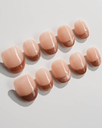 Silk Mousse in extra short oval shape with soft champagne cat-eye glow and silver lines