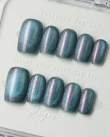 Spinning Aurora press-on nails in short square shape — Gradient Duo-chrome Cat-eye with Blue-Green and Pink-Purple Shift