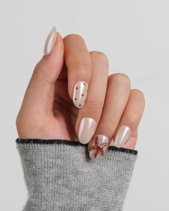 Starfish & Dots warm ivory nails with chocolate dots and designer-boutique starfish