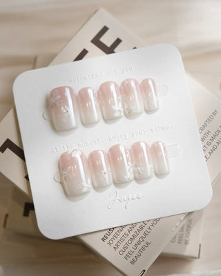 Sunday Light press-on nails by Joyee Nails
