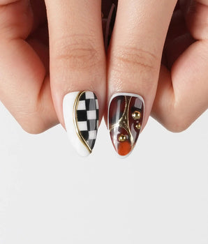 THE GAMBIT press-on nails — Caramel Black & White,
