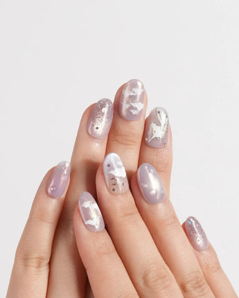 THE UTOPIA nails in short oval — Dreamy Aurora Purple, Hand-painted