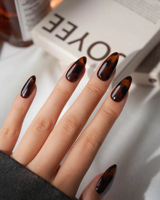 Tortoise press-on nails by Joyee Nails