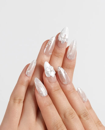 White Musk press-on nails — Ethereal Aurora White, 3D